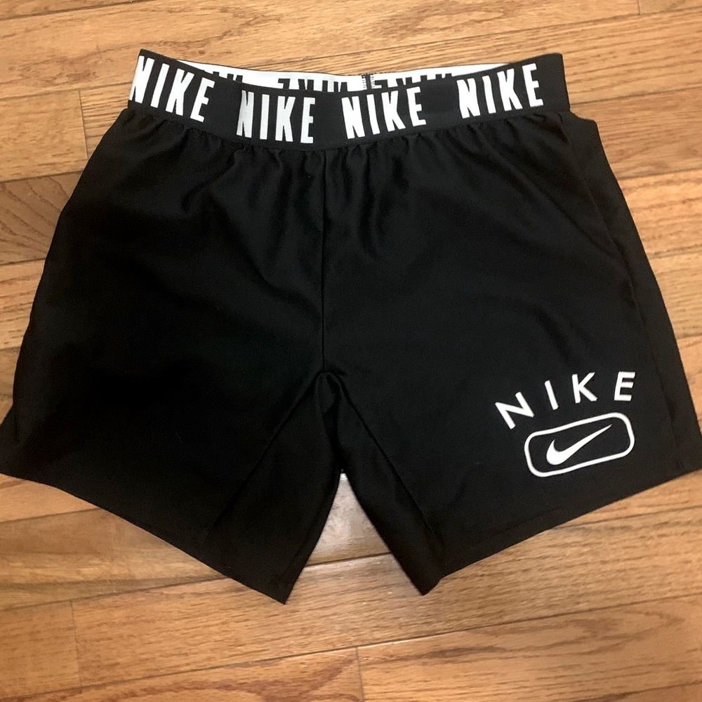 nike black shorts